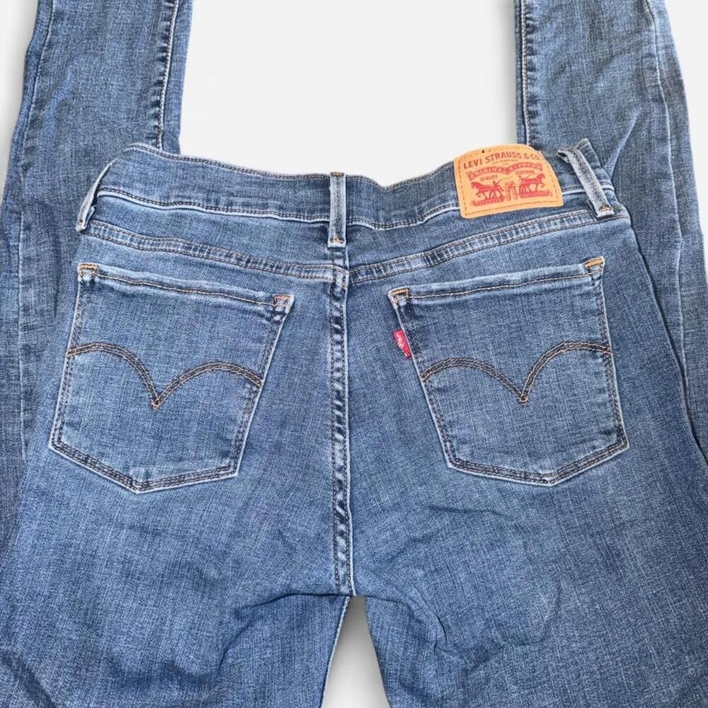 Levi-s Women's Blue and Navy Jeans